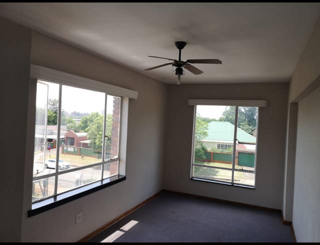 3 BEDROOM APARTMENT RENTED IN CLARENDON